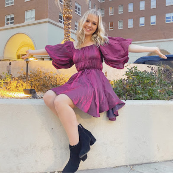 Meet your Posher, Lora - Picture 1 of 1